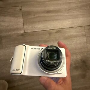 Samsung Galaxy Digital Camera 2 Ek-gc200 Wi-fi 21x 16.3mp Touch Screen vintage